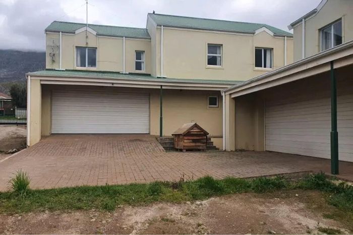 For Sale: Two houses with solar heating, garages, and mountain views in Villiersdorp Rural.