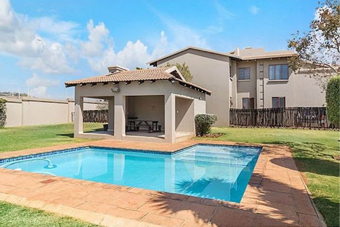 Weltevreden Park Townhouse For Sale: Open plan living, garden, pool, 24-hr security.