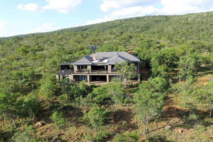 Highlands Wilderness Estate House For Sale: Solar-powered, splash pool, outdoor braai, wildlife access.