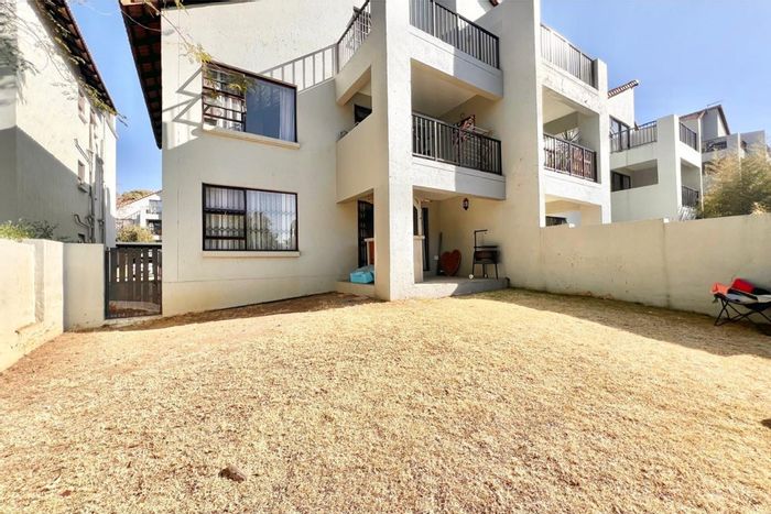 2-bedroom, 2-bathroom apartment in secure Paulshof complex, pet-friendly, to rent.