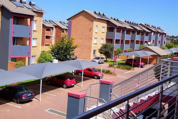 Ground floor apartment in Monavoni: 2 bedrooms, security, play area, carport. For Sale.