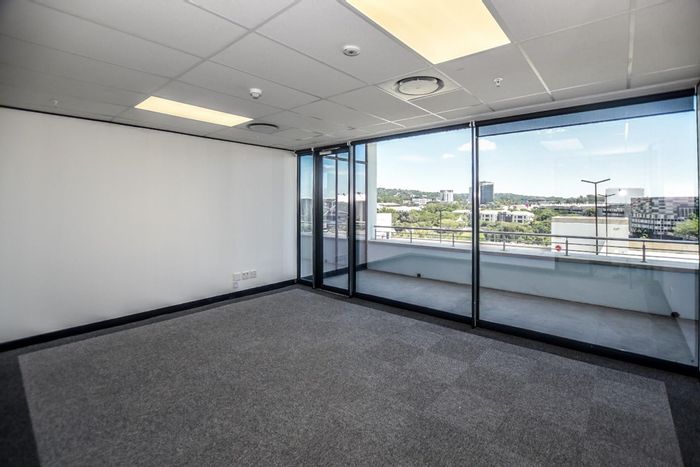 Menlyn Office To Rent: Prime location, 24hr security, ample parking, near retailers.