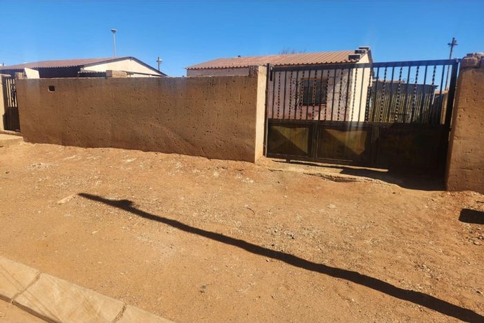 For Sale: 2-bedroom house in Bekkersdal, close to school and taxi rank.