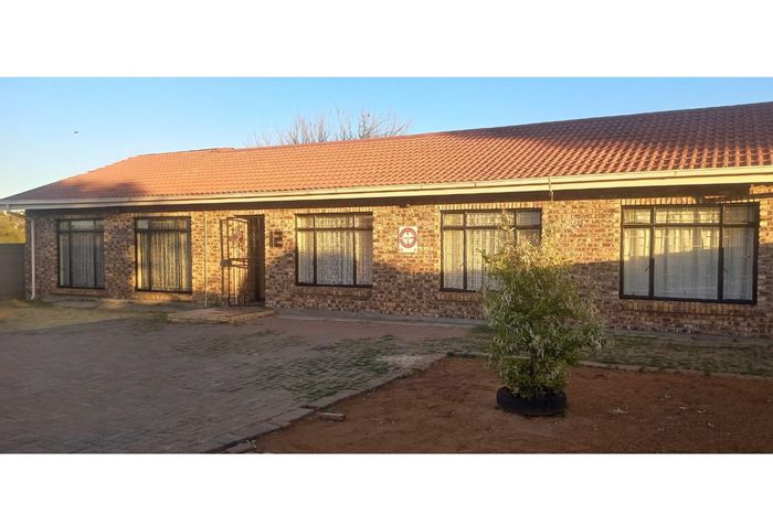 For Sale: Riebeeckstad House with 3 Bedrooms, Security System, Open Plan Living.