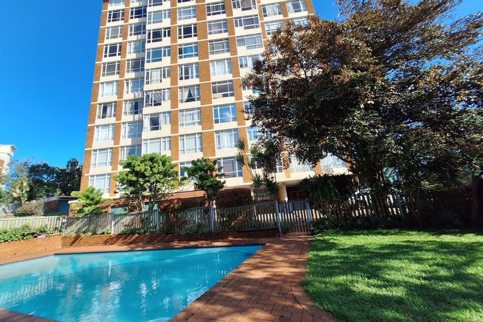 Bulwer Apartment To Rent: 2 bedrooms, pool, garage, close to hospitals.