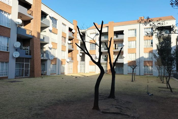 For Sale: Apartment in Waterkloof Glen with 2 baths, balcony, and 24-hour security.