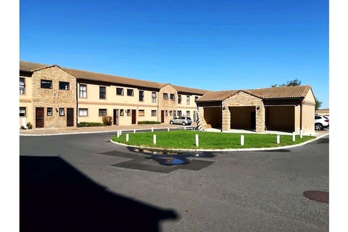 Parklands Apartment For Sale: 1 bed, pool access, playground, secure parking.