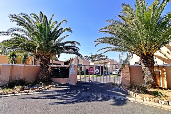 For Sale: House in Fairview Golf Estate with garden, secure parking, and playpark access.