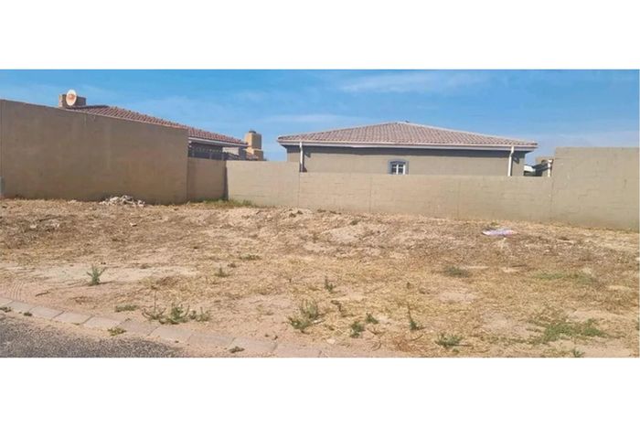 Vacant Land Residential for Sale in Bluewater Bay - Corner lot, sea access, pet-friendly.