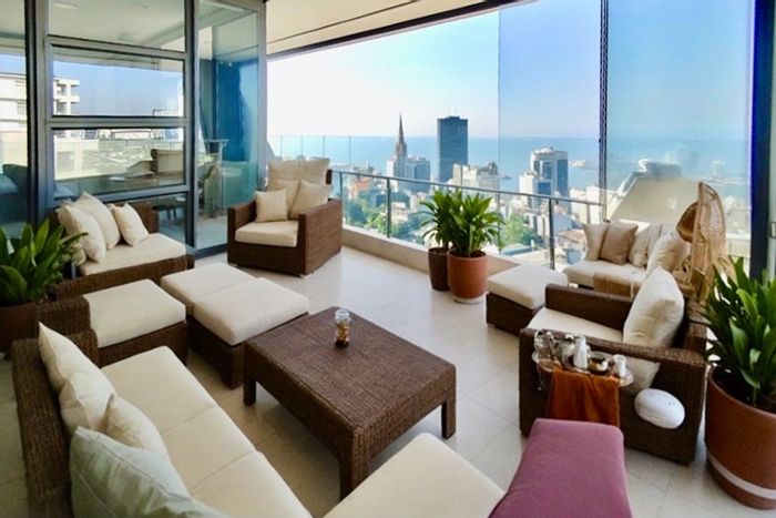 For Sale: Spacious 3-Bedroom Apartment in Umhlanga Ridge with Pool and Lift Access.