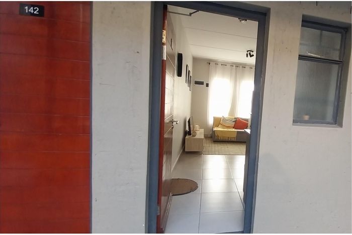 Scottsdene Apartment For Sale: 2-bed, playground, braai pit, secure location, fibre internet.