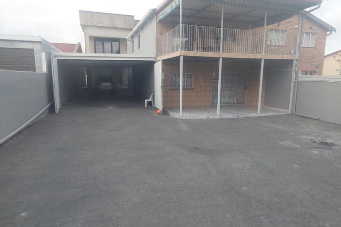 Chatsworth Central House For Sale: 3 bedrooms, cinema room, garage for 9 vehicles.