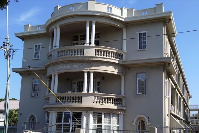 For Sale: Apartment in Musgrave with balcony, parking, and water filtration system.