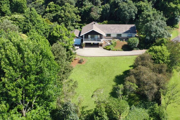 For Sale: House in Worlds View with 4 beds, flatlet, and expansive outdoor space.