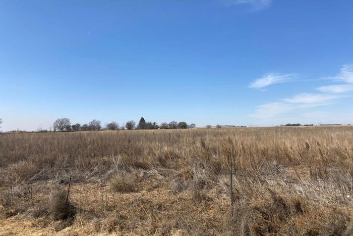 For Sale: Vacant Residential Land in Lake Deneysville AH, ideal for expansion.