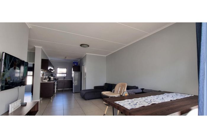 3-Bedroom Apartment To Rent in Greenstone Ridge with Gym, Pool, and Restaurant.