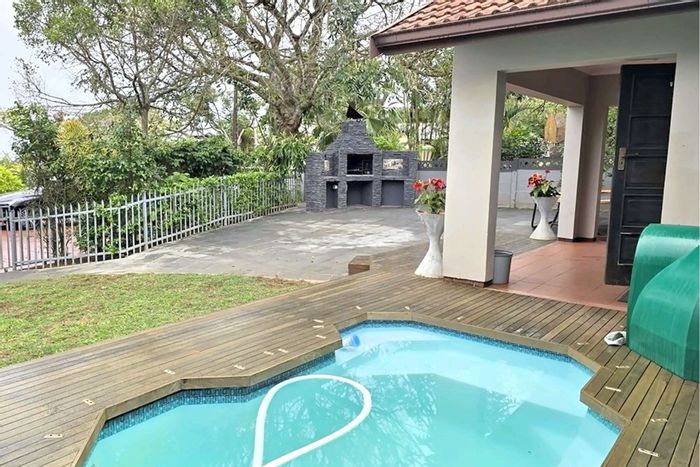 For Sale: House in Ballito Central with 3 beds, flatlet, pool, and garden.