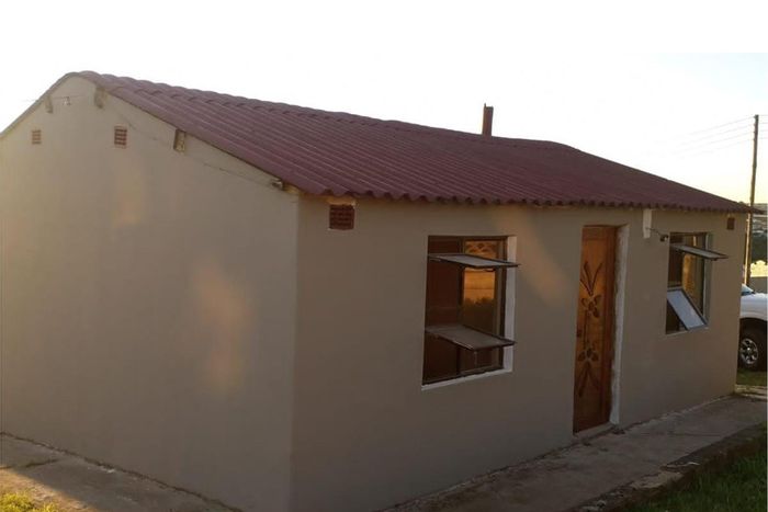 2-bedroom house in Mdantsane for sale, spacious yard and convenient amenities.