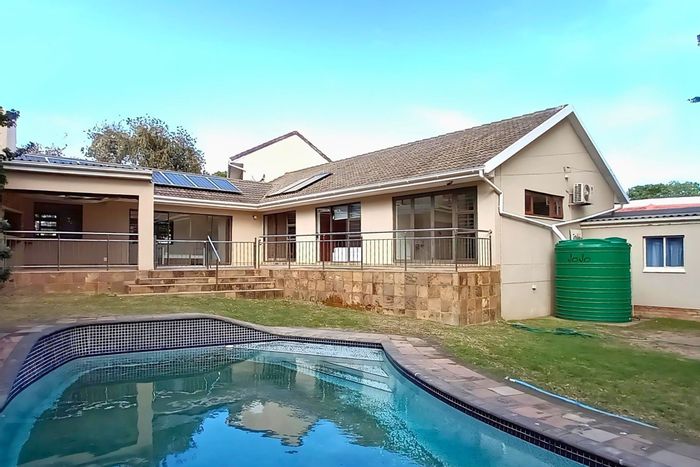 Family-friendly house in Blue Bend for sale: pool, study, solar system, security.