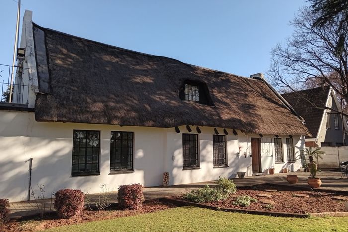 Henley On Klip House For Sale: 3 beds, flatlet, pool, borehole, no loadshedding.