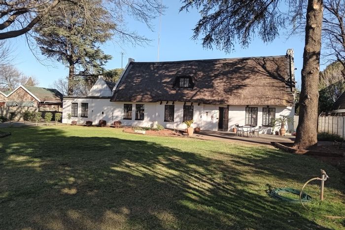 Henley On Klip House For Sale: 3 beds, flatlet, pool, borehole, no loadshedding.