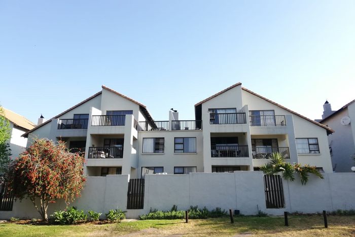 2-bedroom, 2-bathroom apartment in secure Paulshof complex, available to rent.