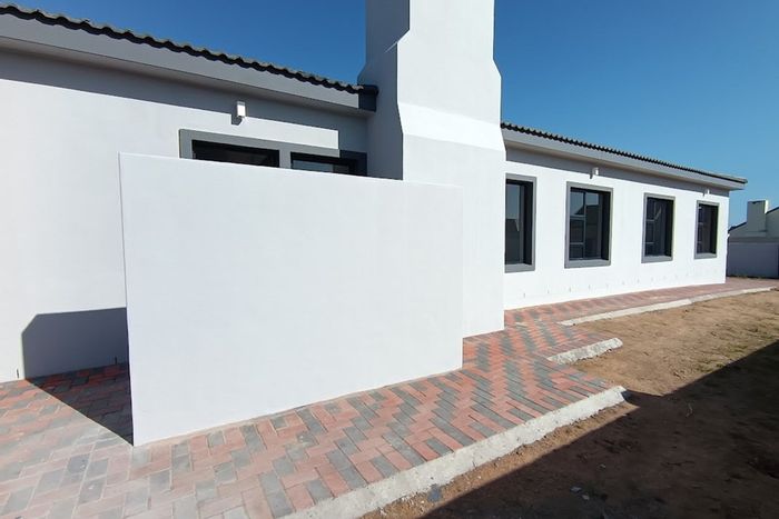 For Sale: House in Vredenburg Central with built-in braai, spacious garage, and garden.