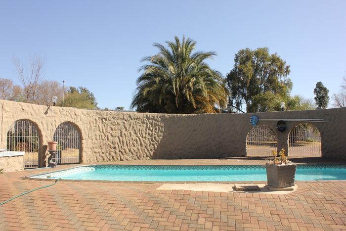 Pioneer Park House For Sale: 4 bedrooms, pool, entertainment area, secure living.