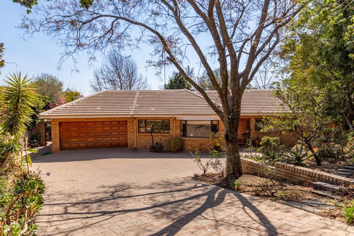 Bryanston House For Sale: 3 beds, secure gated community, entertainer's patio, garden.