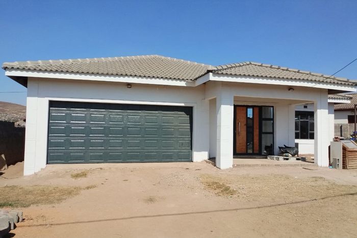 House for Sale in Mpophomeni: Close to schools, shopping, and transport options.