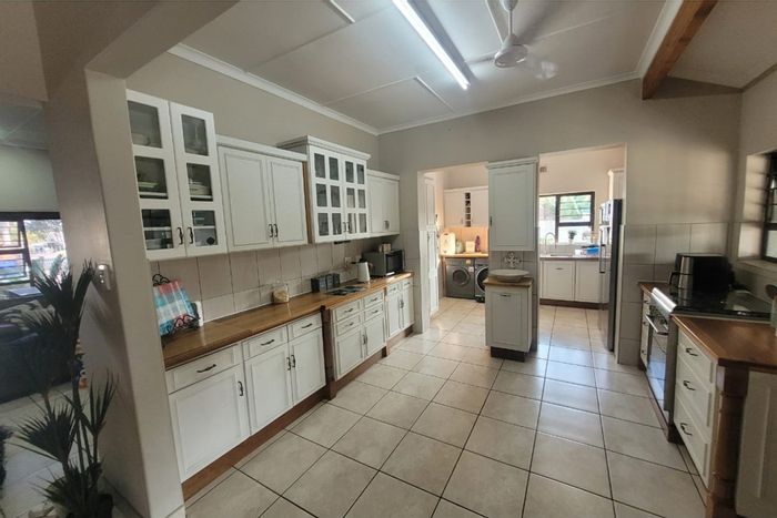 Arboretum House For Sale: Open-plan living, pool, granny flat, double garage.