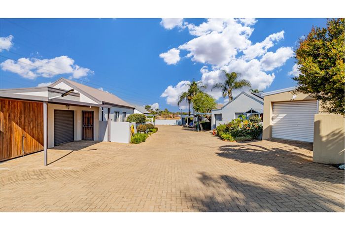 For Sale: Townhouse in Moreleta Park with 2 beds, solar power, and secure parking.