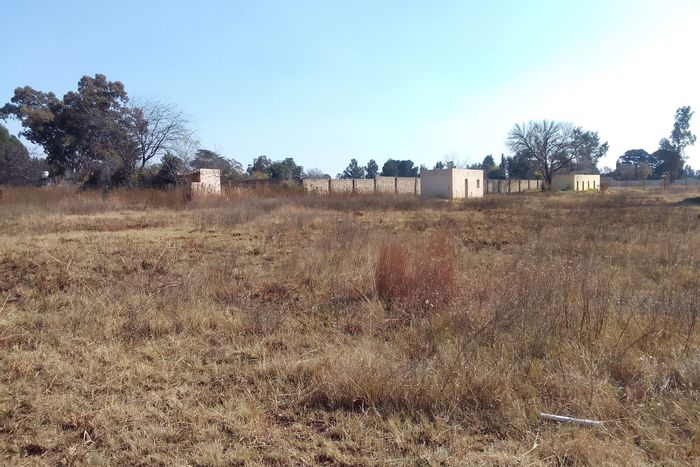 Farm for rent in Tedderfield AH: arable land, borehole water, long-term lease.