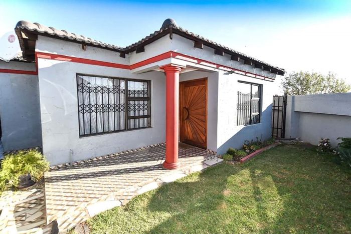 House for Sale in Protea North: 3 Bedrooms, spacious garden, carport, pre-paid utilities.