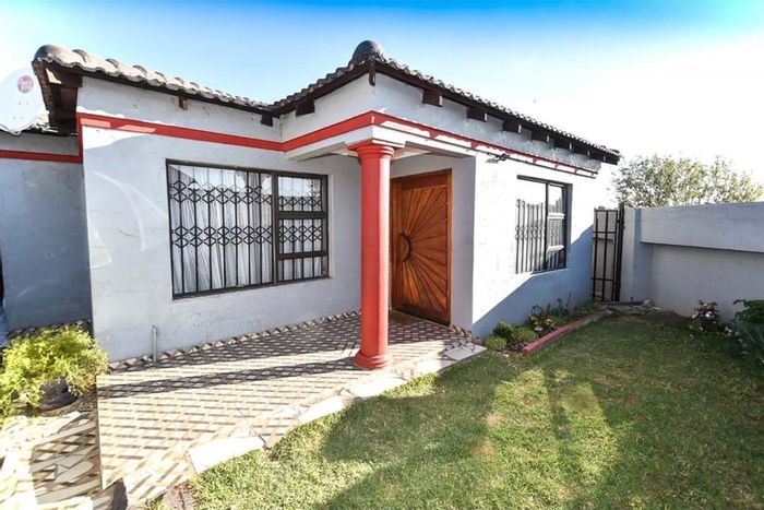 For Sale: House in Protea North with 3 bedrooms, large kitchen, and carport.