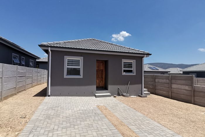 For Sale: House in Groenheuwel with 2 bedrooms, open plan living, and solar panel.