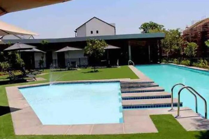 Kyalami Apartment To Rent: 3 beds, security estate, amenities, easy access to highways.