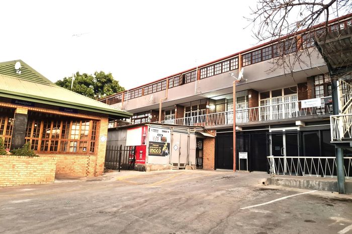 Duplex apartment in Nelspruit Ext 2, for sale with secure parking and commercial zoning.