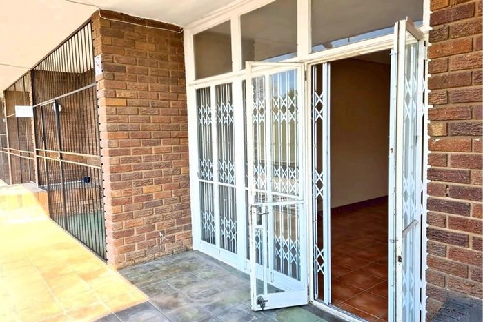 Duplex apartment in Nelspruit Ext 2, for sale with secure parking and commercial zoning.