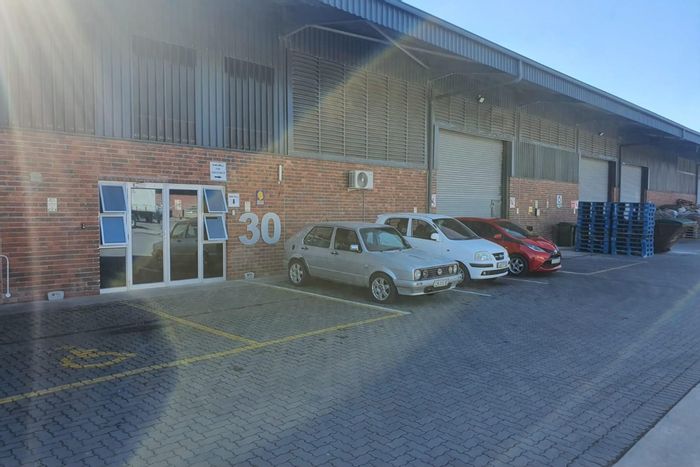 To Rent: Industrial space in Greenbushes Industrial Park with secure access and offices.