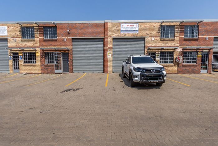 117sqm Industrial Mini Factory To Rent in Alton with dual roller door access.