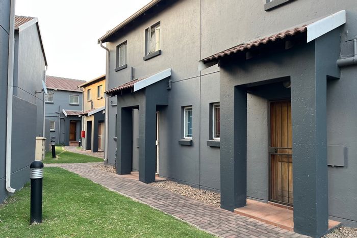 For Sale: Townhouse in Greenstone Hill with pool, garden, and security features.