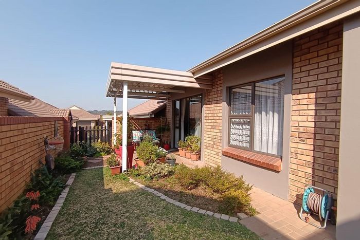 Olivedale Townhouse For Sale: 2 beds, private garden, garage, retirement village amenities.