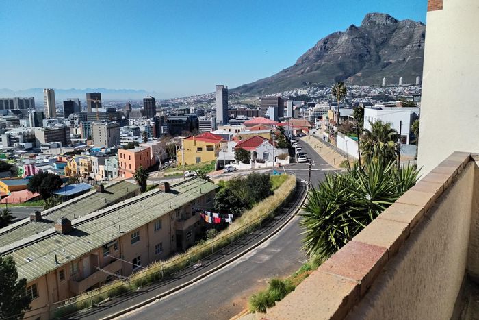 3-Bedroom Apartment in Bo Kaap To Rent with City Views and Optional Furnishing.