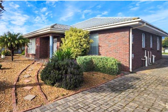 For Sale: Myburgh Park House with 4 bedrooms, indoor braai, and double garage.