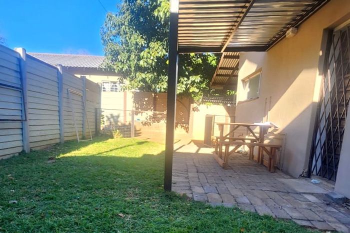 Two-bedroom apartment to rent in Bo Dorp, near Bergsig High School, with garden.