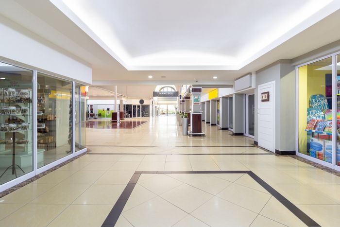 Retail space to rent in Summerstrand Village, high foot traffic, adaptable layout.