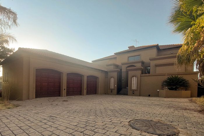 For Sale: House in Blue Valley Golf Estate with pool, wine cellar, and triple garage.