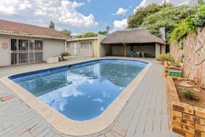 Family Home For Sale in Horizon View: 3 Bedrooms, Pool, Flatlet, Great Location.