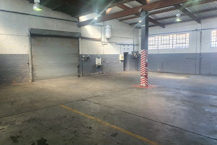 Neave Industrial: 1000m2 warehouse with secure yard and office space to rent.